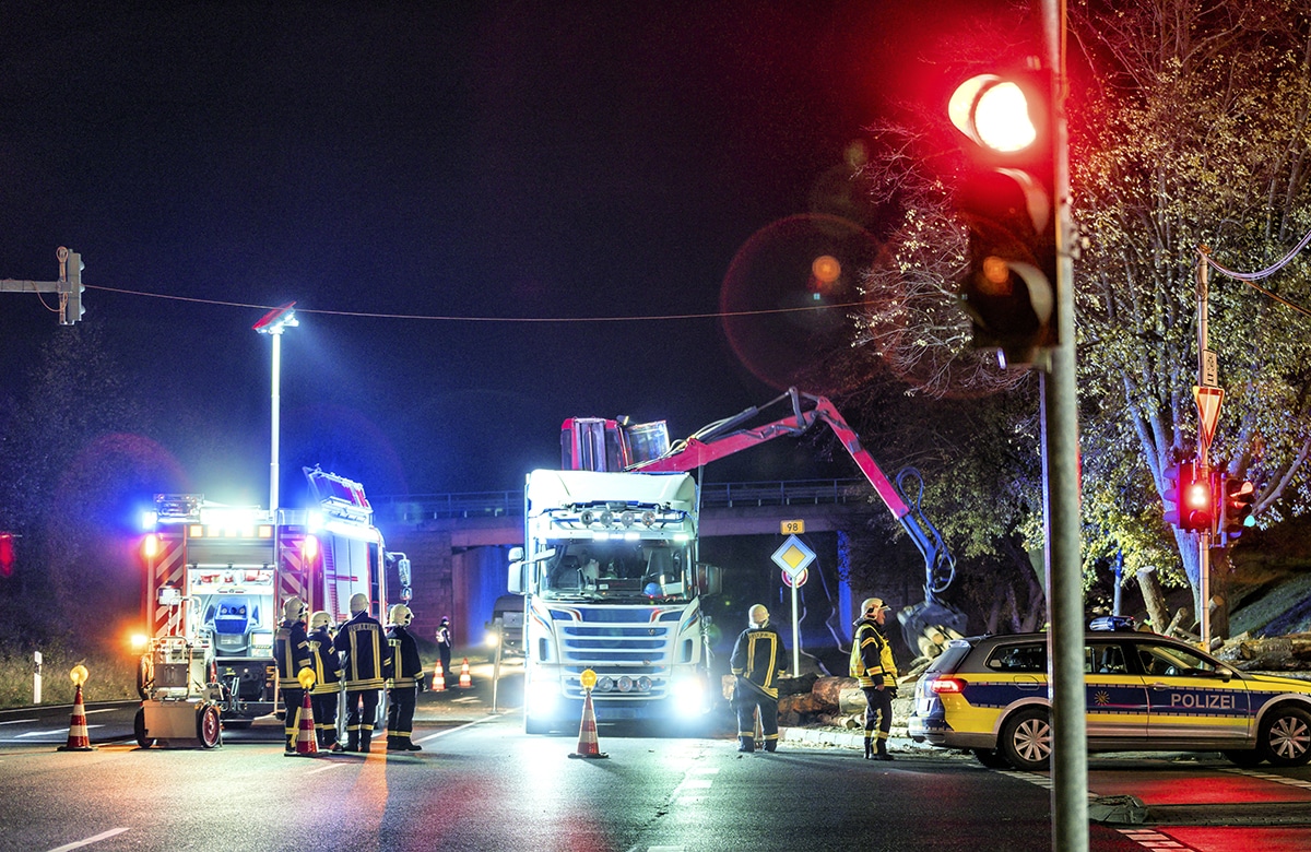 Bergungsfass ist erforderlich, wenn ein Versandstück beschädigt/undicht ist · ursprüngliches Gebinde nicht mehr vorschriftsmäßig ist · freie Flüssigkeit austreten kann